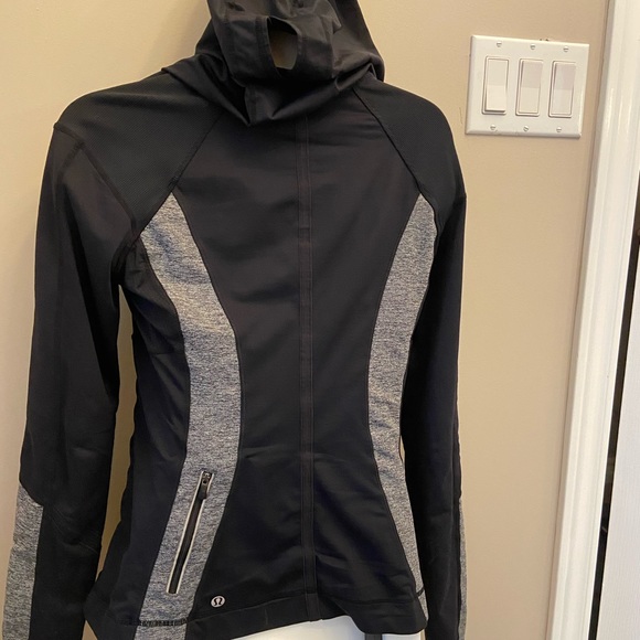 Lululemon across Train Lux Run Top - Picture 2 of 2